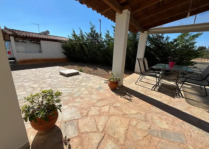 Cozy Mycenae Escape Near Ruins